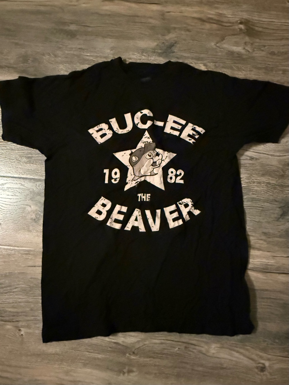 Buc-ee's Est 1982 The Beaver Shirt Men's /Women Medium Short Sleeve T-shirt